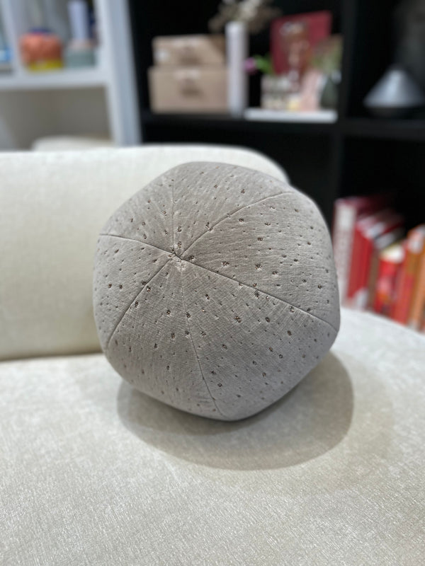 BEIGE DOTTY ROUND PILLOW