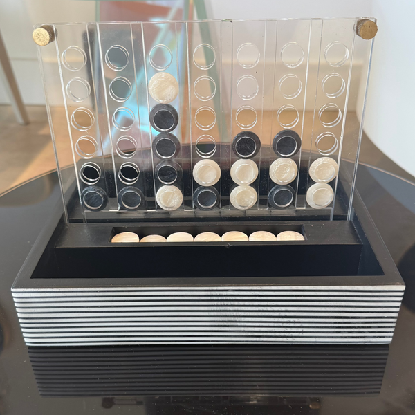 BLACK AND WHITE 4-IN-A- ROW GAME