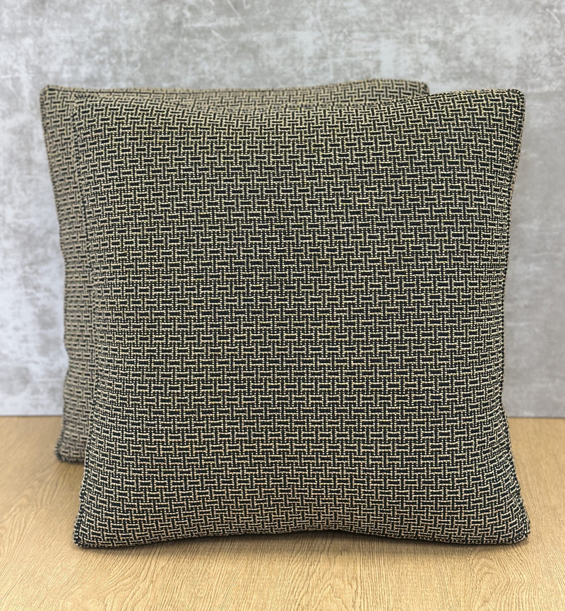 BOXED SQUARE PILLOW
